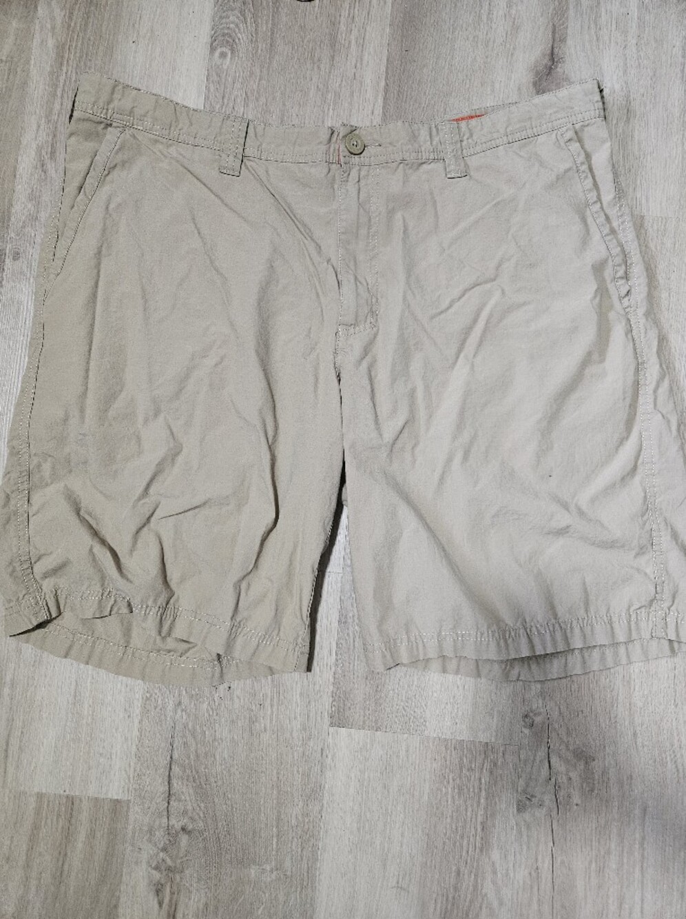 Columbia Men's Tan Khaki Washed Cotton Shorts Size 40W 10L